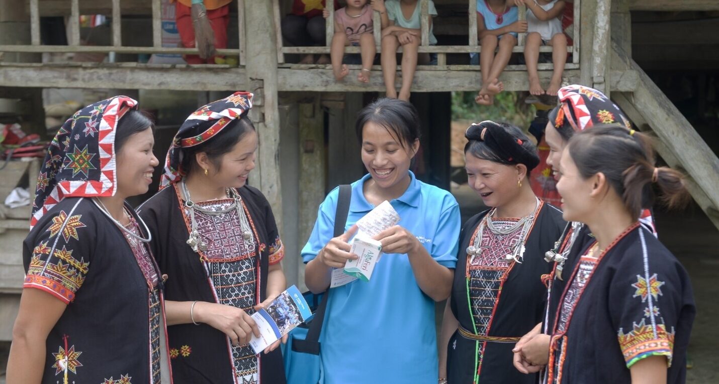 Luong Thi Xuyen is a Marie Stopes Lady who works as a population counsellor at the Vu Linh commune health station, Yenh Binh district in Yen Bai. She shows contraceptive products to women in Yen Bai, Vietnam. Photo credit: Nguyen Trong Nguyen, November 2017.